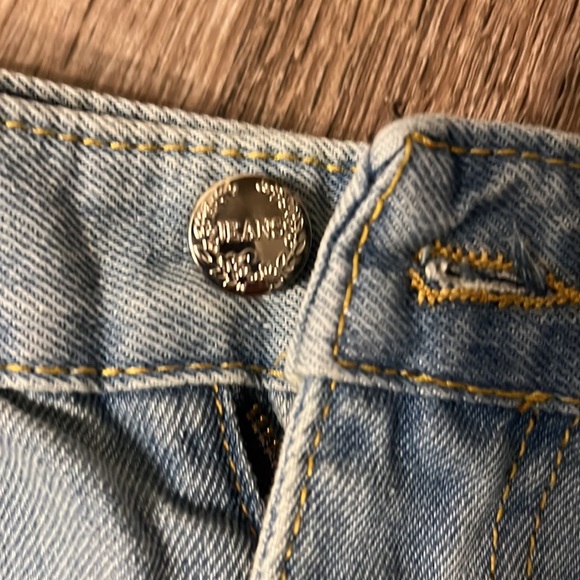 Distressed jean shorts plus free bonus - Picture 3 of 5